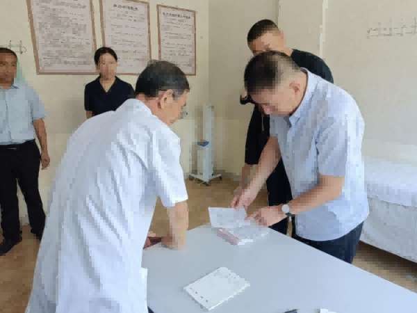 泰安市衛(wèi)健委領(lǐng)導(dǎo)一行到東平一滕醫(yī)藥公司保元堂社區(qū)衛(wèi)生服務(wù)站調(diào)研“中醫(yī)閣”建設(shè)