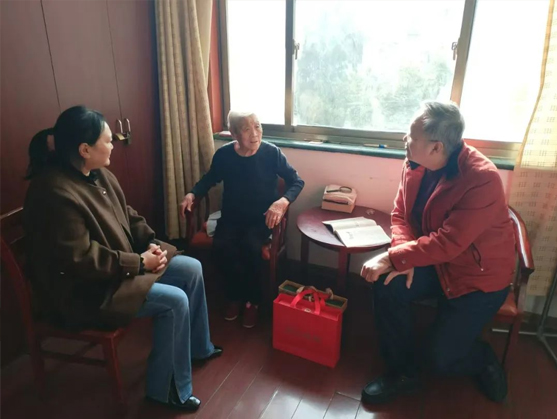 新春傳問候,關懷暖人心——泰城一滕醫(yī)藥公司開展春節(jié)走訪慰問活動
