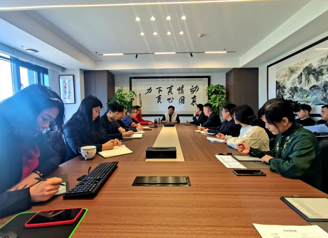 集團(tuán)董事長(zhǎng)在東北運(yùn)營(yíng)中心召開座談會(huì)