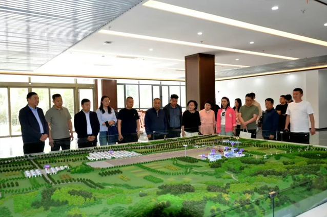 哈密市工商聯(lián)考察團(tuán)到一滕集團(tuán)參觀考察
